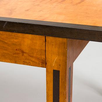 A 1920s/30s century dining table and set of 6 + 2 chairs.