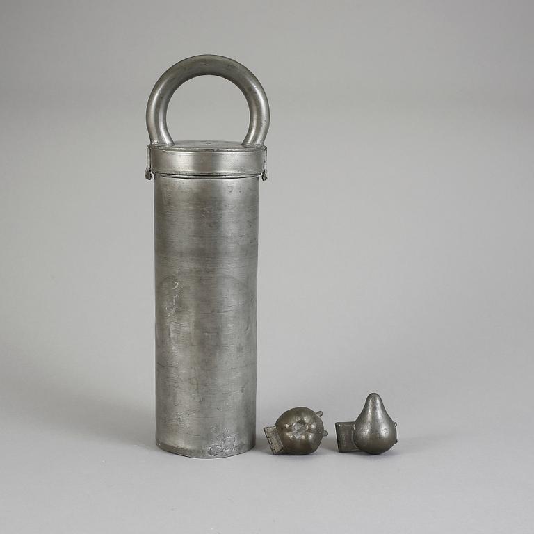 GLASSFORM SAMT 2 MARSIPANFORMAR, tenn, bla Sven Ekström, Norrköping, 1800-tal.