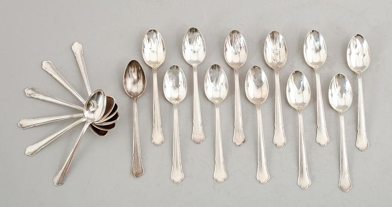 KAFFESKEDAR, 18 st (12+6), silver, Chippendale, GAB, Stockholm, 1939. Vikt ca 233 g.