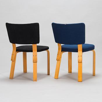 Alvar Aalto, Two mid-20th century '62' chairs for O.Y. Huonekalu- ja Rakennustyötehdas A.B.