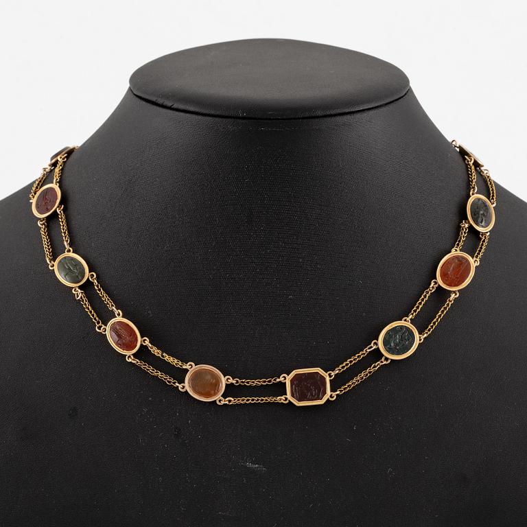 An 18K gold and hardstone intaglio necklace, 19th century.