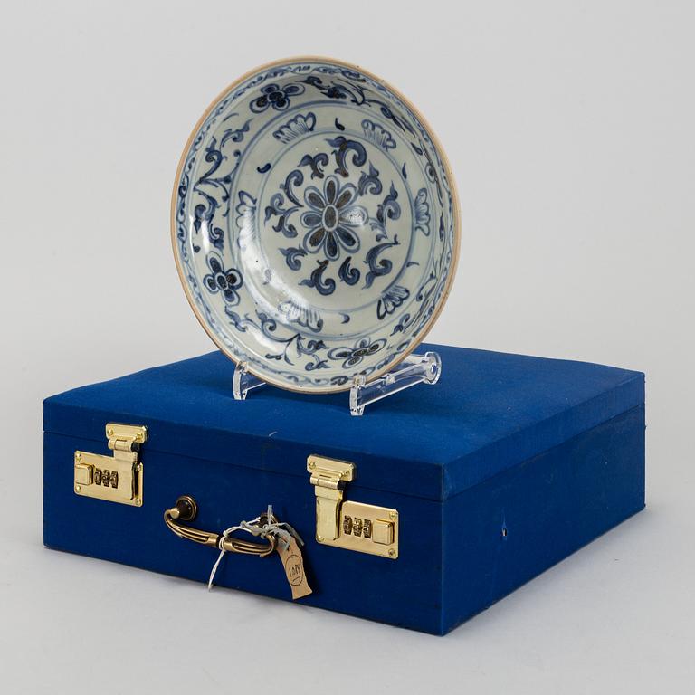A blue and white dish, South East Asia, 15th/16th Century.
