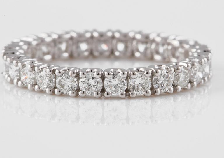 RING, 18K vitguld med briljantslipade diamanter ca 1.20 ct. Vikt 2,0 gram.