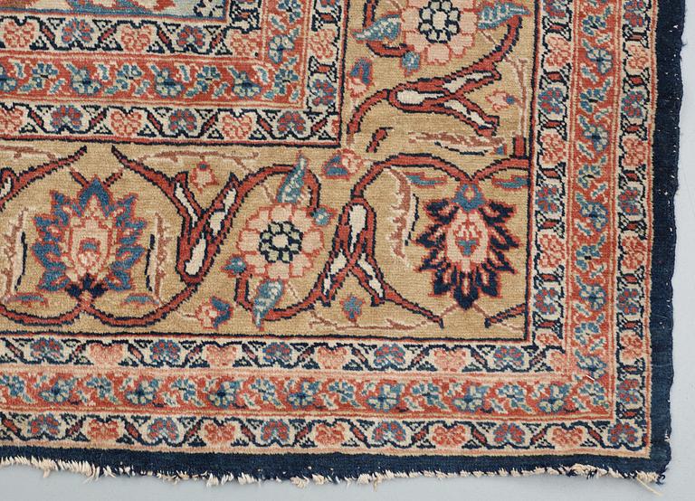 ANTIQUE/SEMI-ANTIQUE TABRIZ. 328,5 x 222 cm.