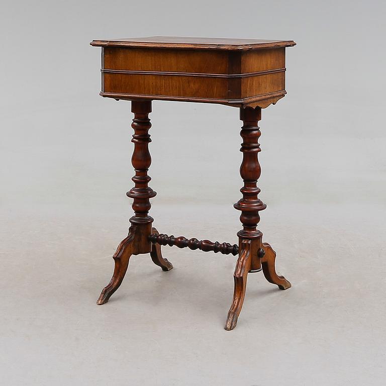 DAMARBETSBORD, 1800-talets andra hälft.