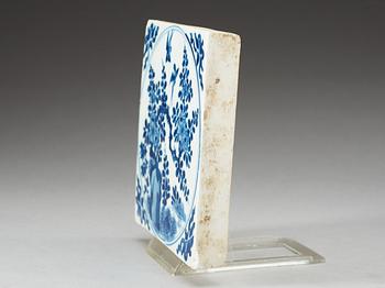 A blue and white tile, Qing dynasty, Kangxi (1662-1722).