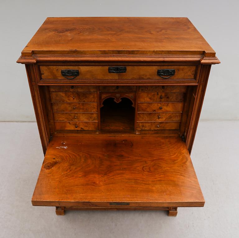 CHIFFONJÉ, 1800-talets andra hälft.