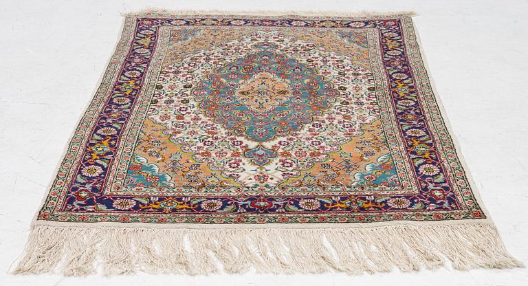 Carpet, Tabriz. ca 168 x 96 cm.
