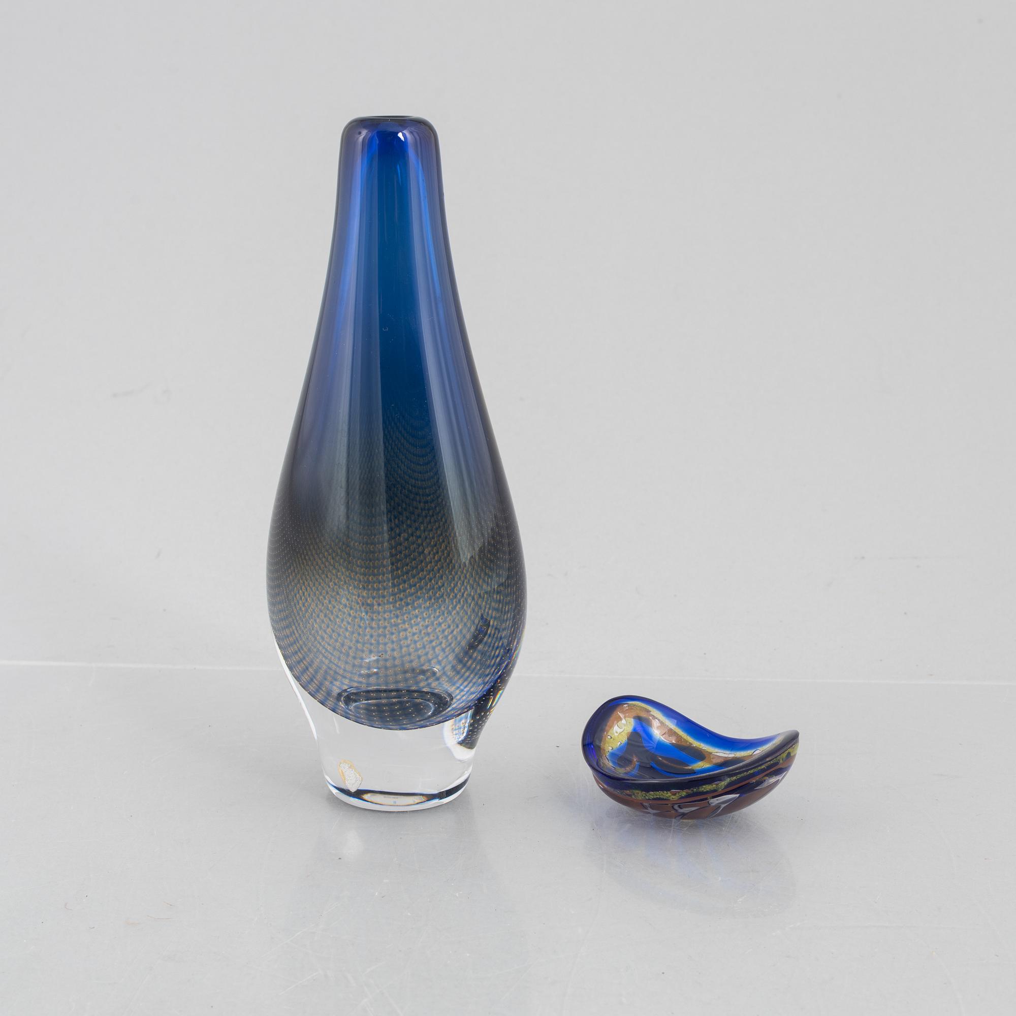 Sven Palmqvist, a 'Kraka' vase från 1954 and a 'Ravenna' bowl, Orrefors, Sweden.