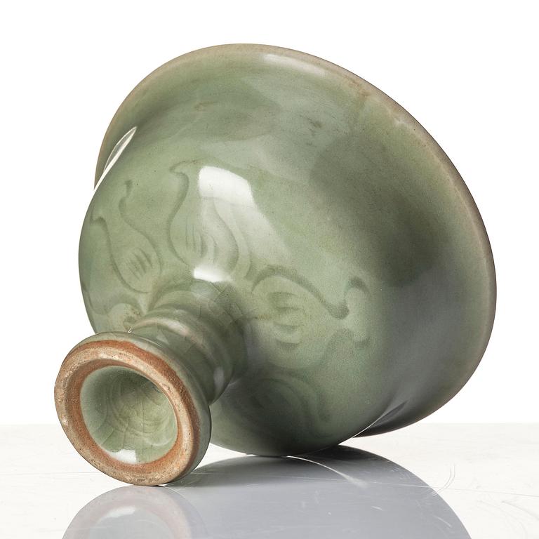 A longquan celadon stem cup, Ming dynasty (1368-1644).