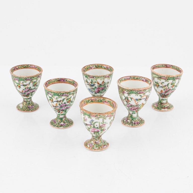 A set of 14 pieces from a porcelain service, Kanton, China, Qing dynasty, 19th century.