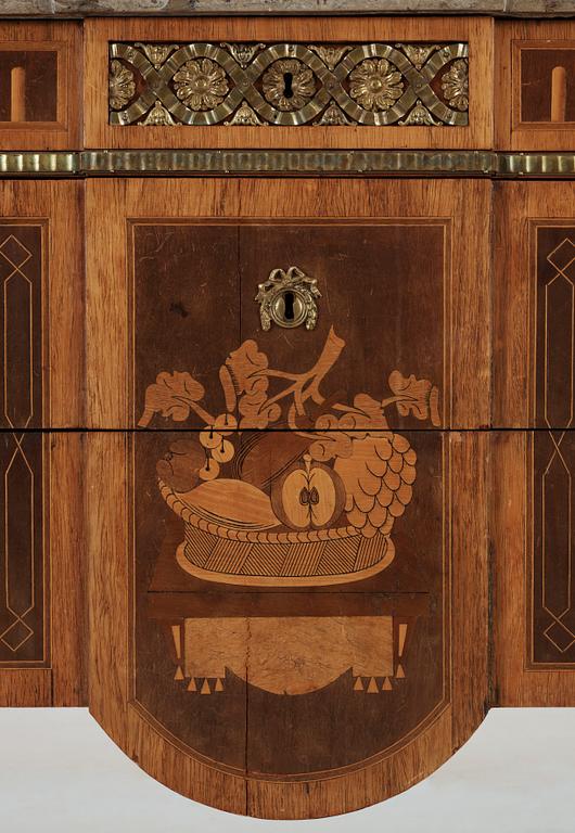 BYRÅ, gustaviansk stil, 1800-talets slut.