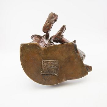 Figurin Kina 1900-tal signerad patinerad brons,