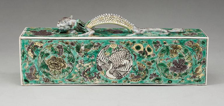 A rare famille verte scroll weight, Qing dynasty (1644-1912).