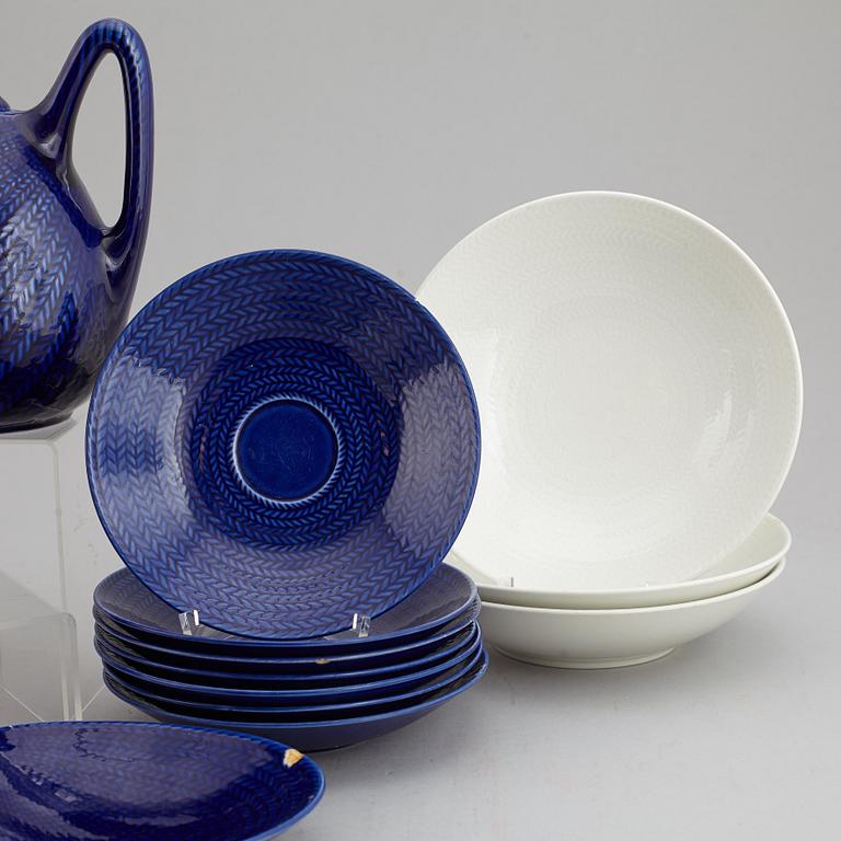 A Hertha Bengtsson Rörstrand dinner service, 20th Century. (16 pieces).