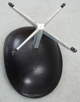 Fotpall, "ägget", Arne Jacobsen, 1900-talets mitt.