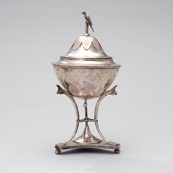 A LIDDED SILVER SUGAR BOWL, A.G. Roos, Åbo 1822.