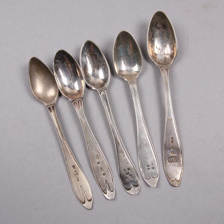 TESKEDAR, 14 st, silver, olika mästare, bla Johan Fredric Löfgren, Karlskrona. 1800-tal.