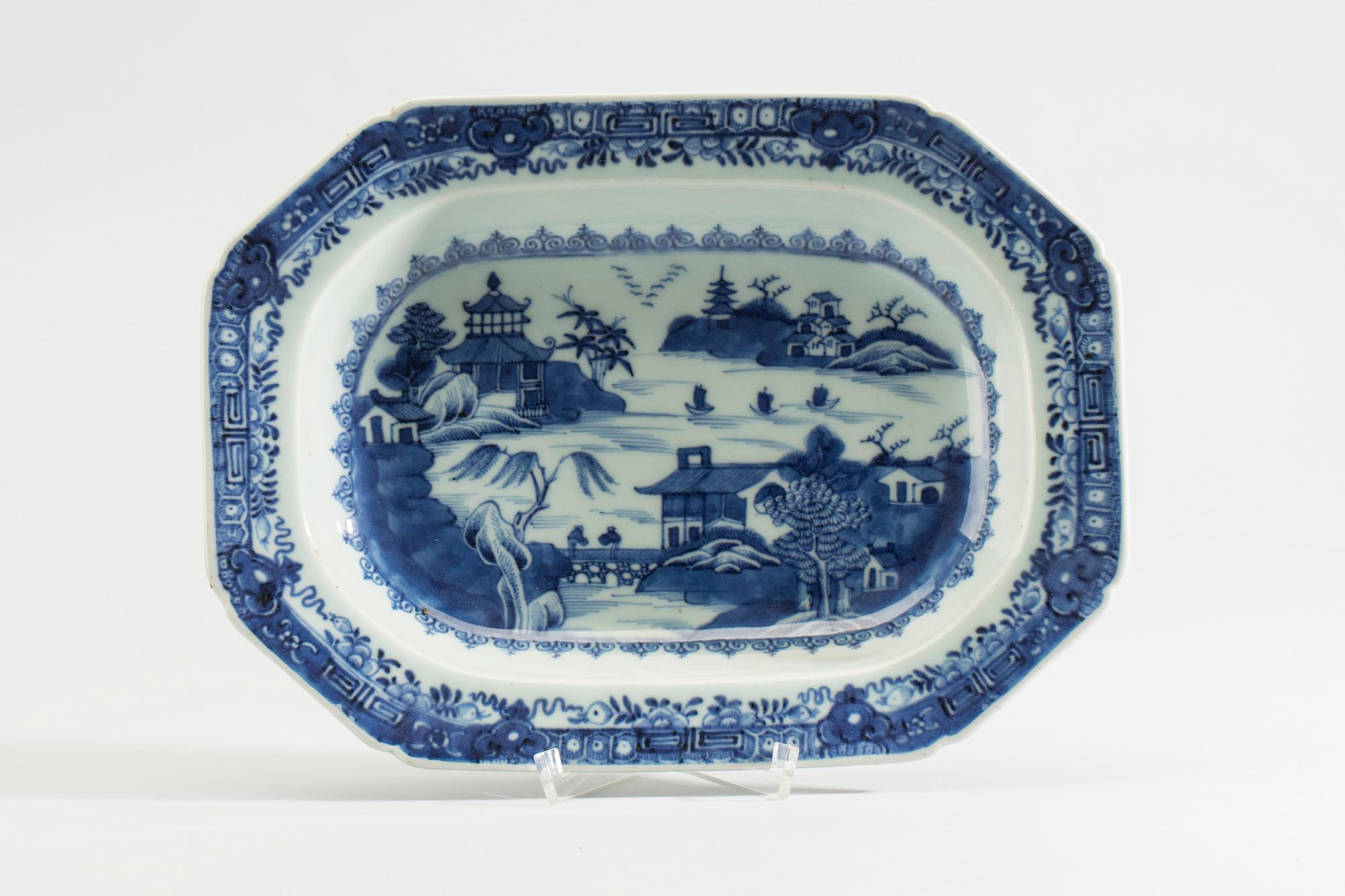 STEKFAT, porslin, Kina Qianlong(1736-95).