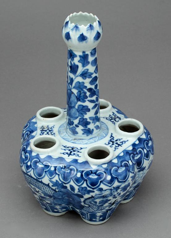 TULPANVAS, porslin, Kina, 1800-tal.