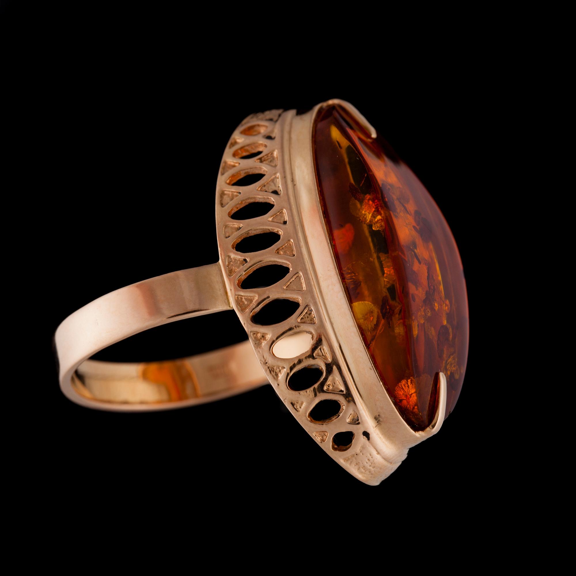 RING, 14K guld (583), bärnsten. Vikt ca 6,5 g.