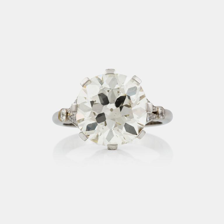 RING med gammalslipad, svagt kuddslipad, diamant ca 5.70 ct L/SI.