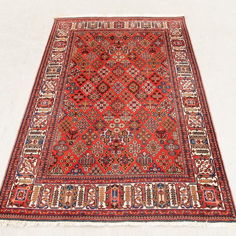 Matta orientalisk semiantik ca 207x136 cm.