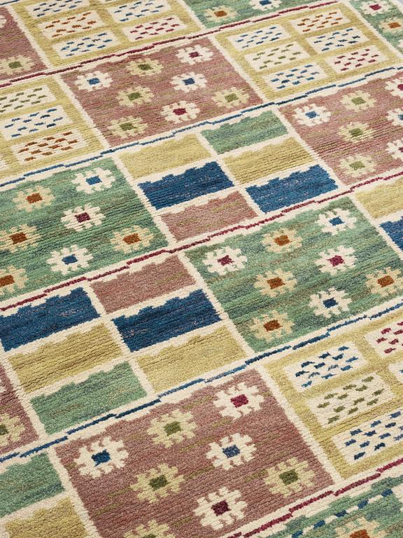 Märta Måås-Fjetterström, A CARPET. "Ängarna". Knotted pile. 197,5 x 155 cm. Signed AB MMF.