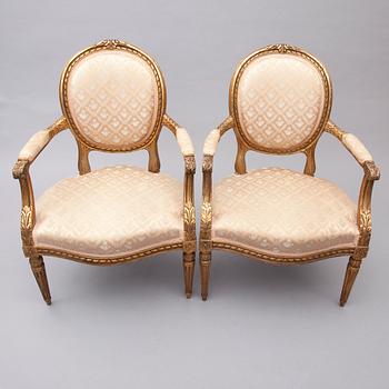 KARMSTOLAR, ett par, Louis XVI- stil, Frankrike 1900-talets första hälft.