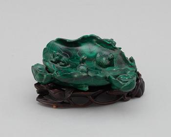 541. A malakit brush washer, late Qing dynasty ( 1644-1912).