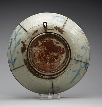 A blue and white charger, Ming dynasty, Wanli (1572-1620).