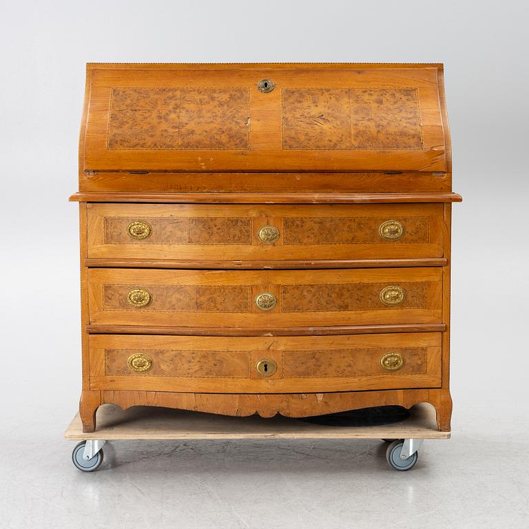 A slant-front chest of drawers, late Baroque style, 19th century.