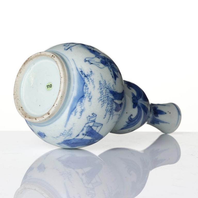 A blue and white Transitional vase, 1630/40's.