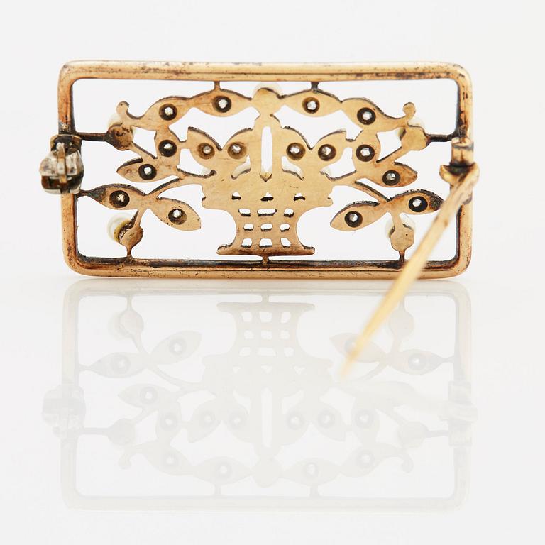 BROSCH med etui från TIFFANY.