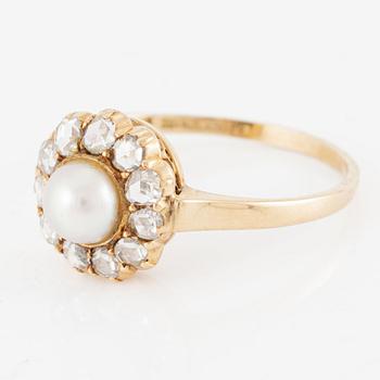 Ring in 18K gold with a cultured half-pearl and rose-cut diamonds and white stones.