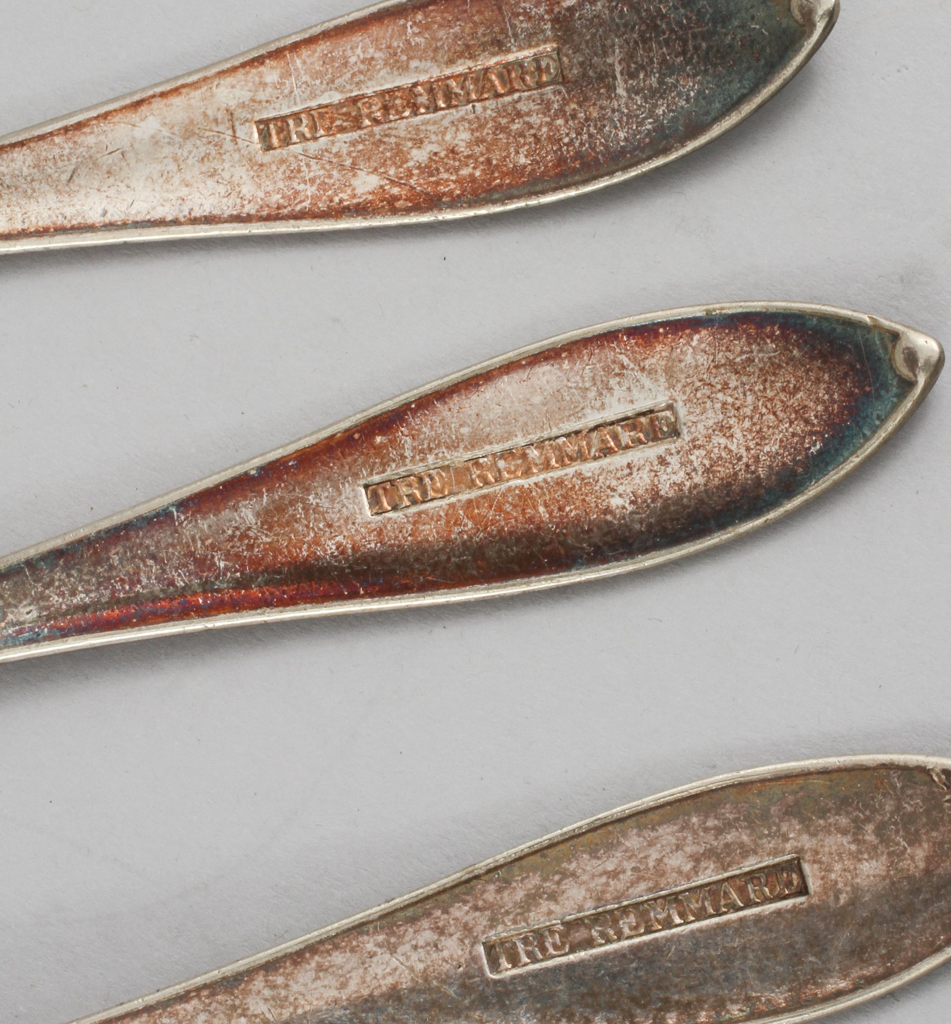 FISKBESTICK, nysilver, 15 st, märka med loggotyp från Stockholmsutställningen 1930 samt restaurangen Tre Remmare.