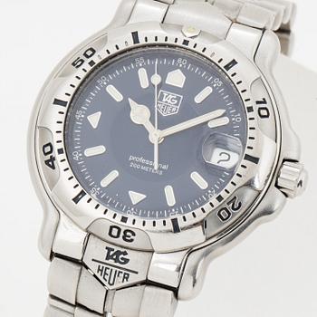 TAG HEUER, Professional 200 m, wristwatch, 39 mm.