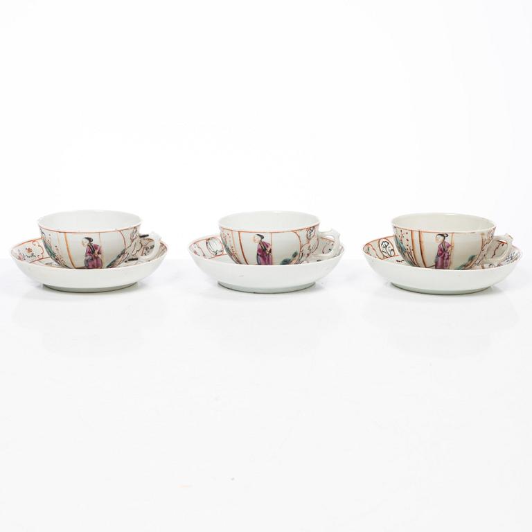 Parti, porslin samt fat i emalj på koppar, nio delar. Qingdynastin, 1700-tal.