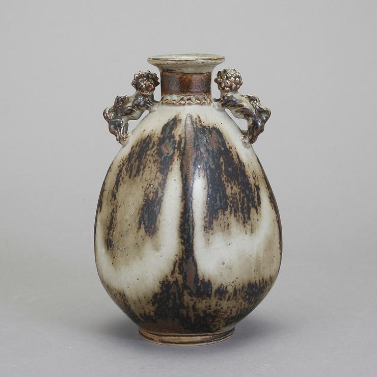 VAS, stengods, Bode Willumsen, Royal Copenhagen, Danmark, 1965.
