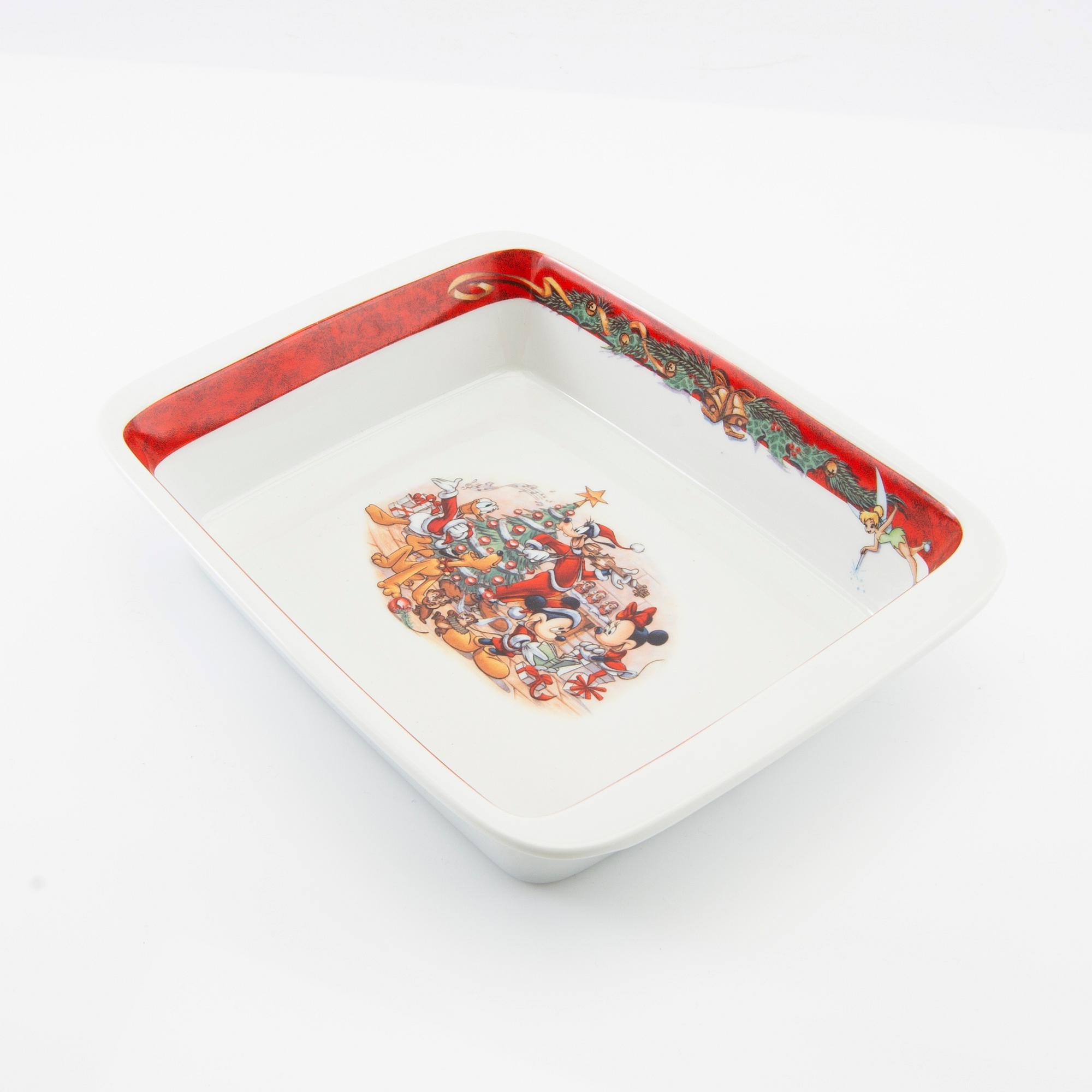 Stefan Lindahl service 46 pcs "Disney" for Fyrklövern late 20th century porcelain.