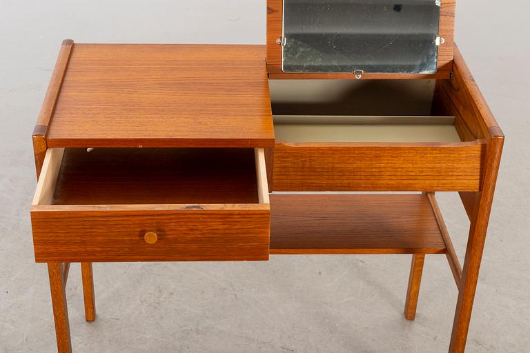 A 1950's Bjärnum dressing table.