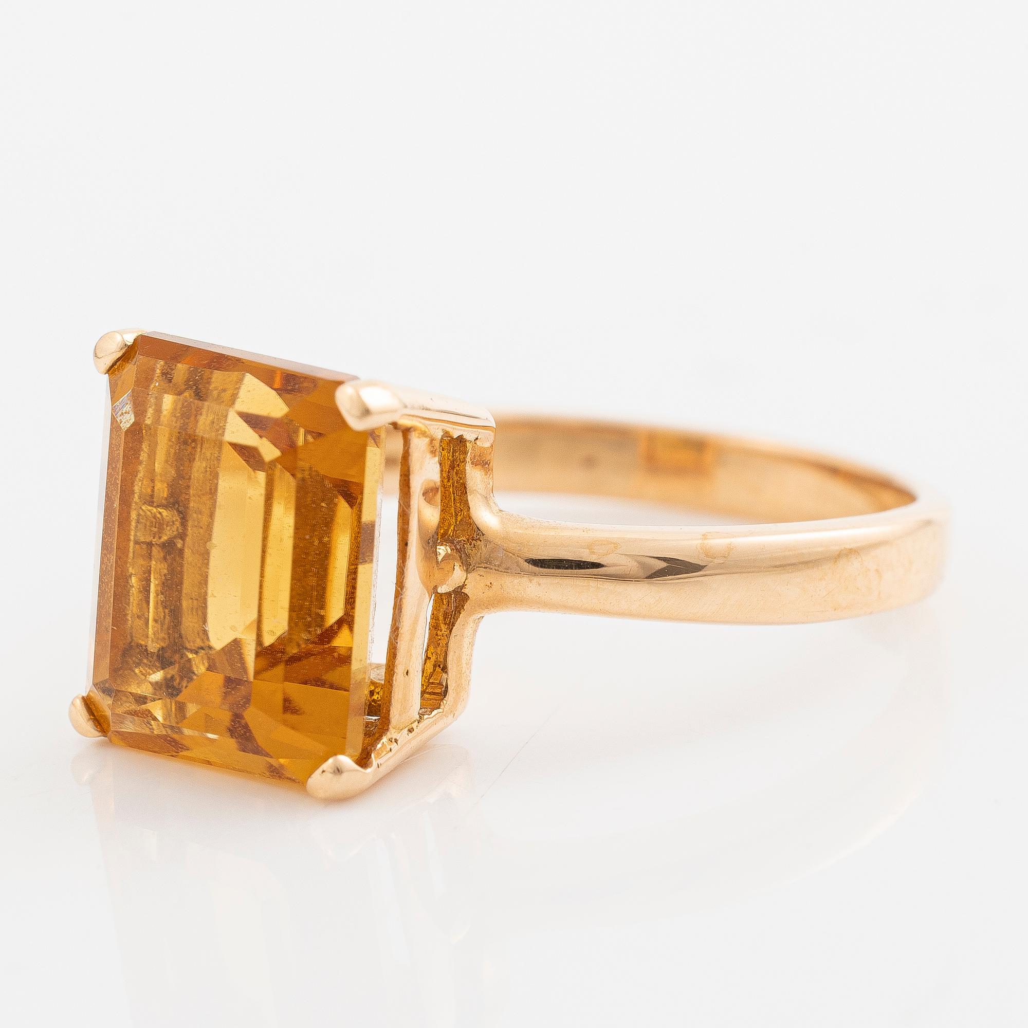 18K gold ring with a faceted citrine.