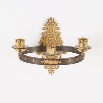 APPLIQUER, för tre ljus, ett par. Frankrike, 1800-talets början. Empire.
