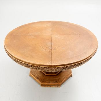 Dining table, first half of the 20th century.