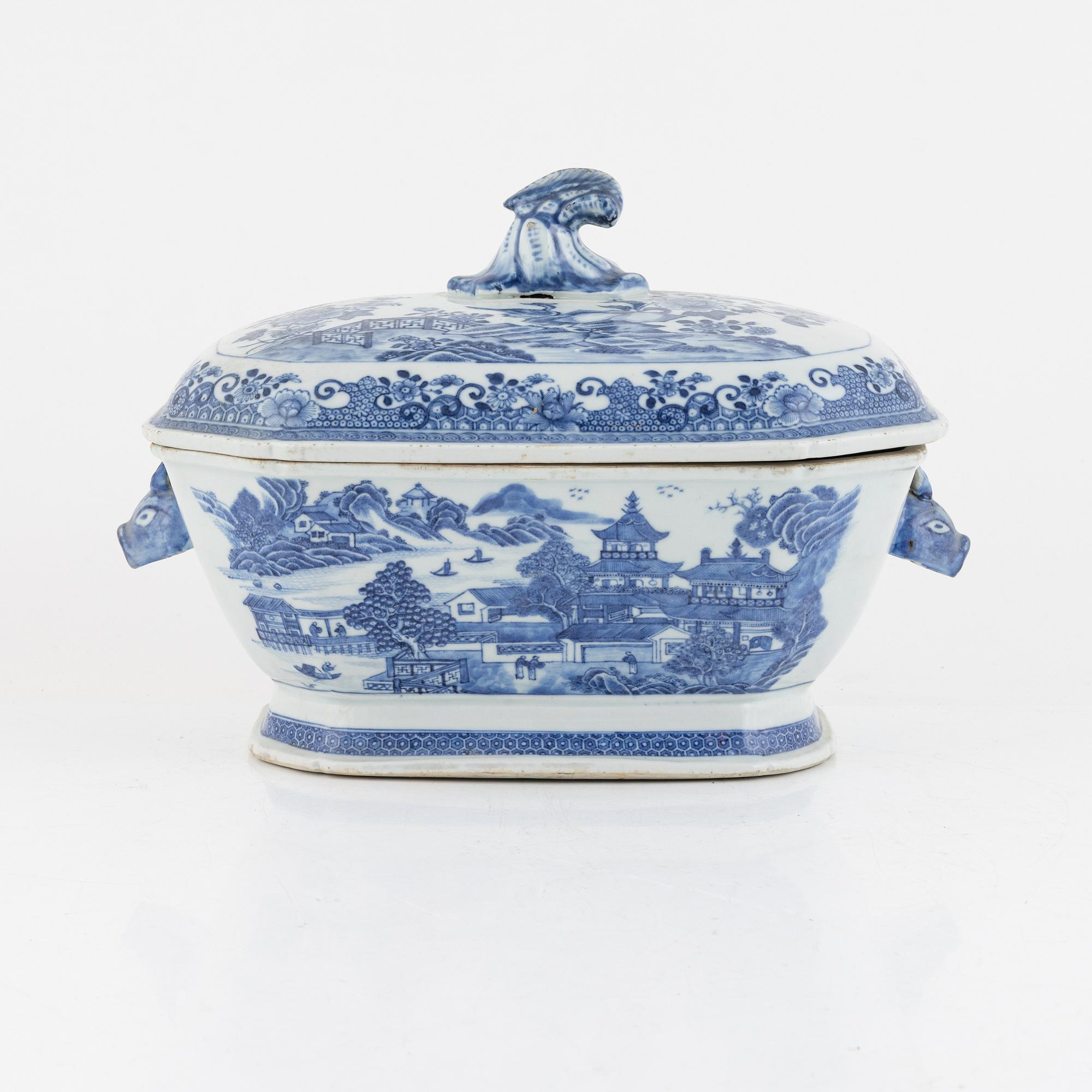 Terrin med lock, kompaniporslin, Qingdynastin, Qianlong (1736-95).