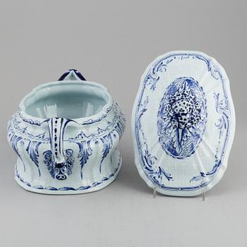 RÖRSTRAND, a porcelaine anniversary tureen, 1976.