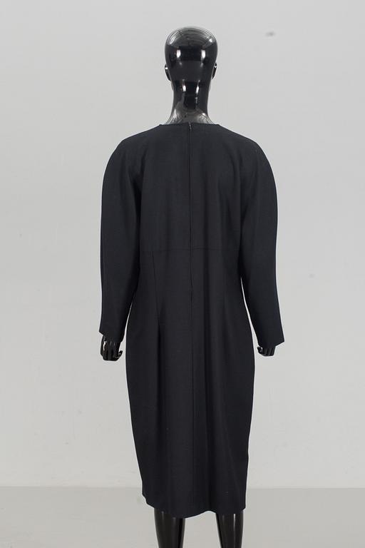 KLÄNNING, By Karl Lagerfeldt.