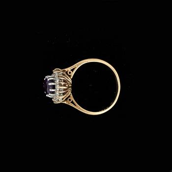 RING, 18k guld med ametist och briljantslipad diamanter tot ca0,36ct.Vikt 4g.
