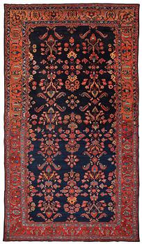 202. A CARPET, semi-antique Lilihan probably, ca ca 502 x 281,5-286 cm.