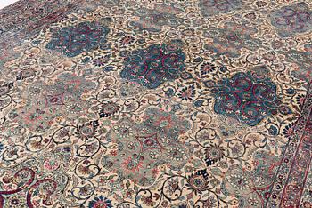 Matta, antik Kirman, södra Persien, ca 497 x 299 cm.